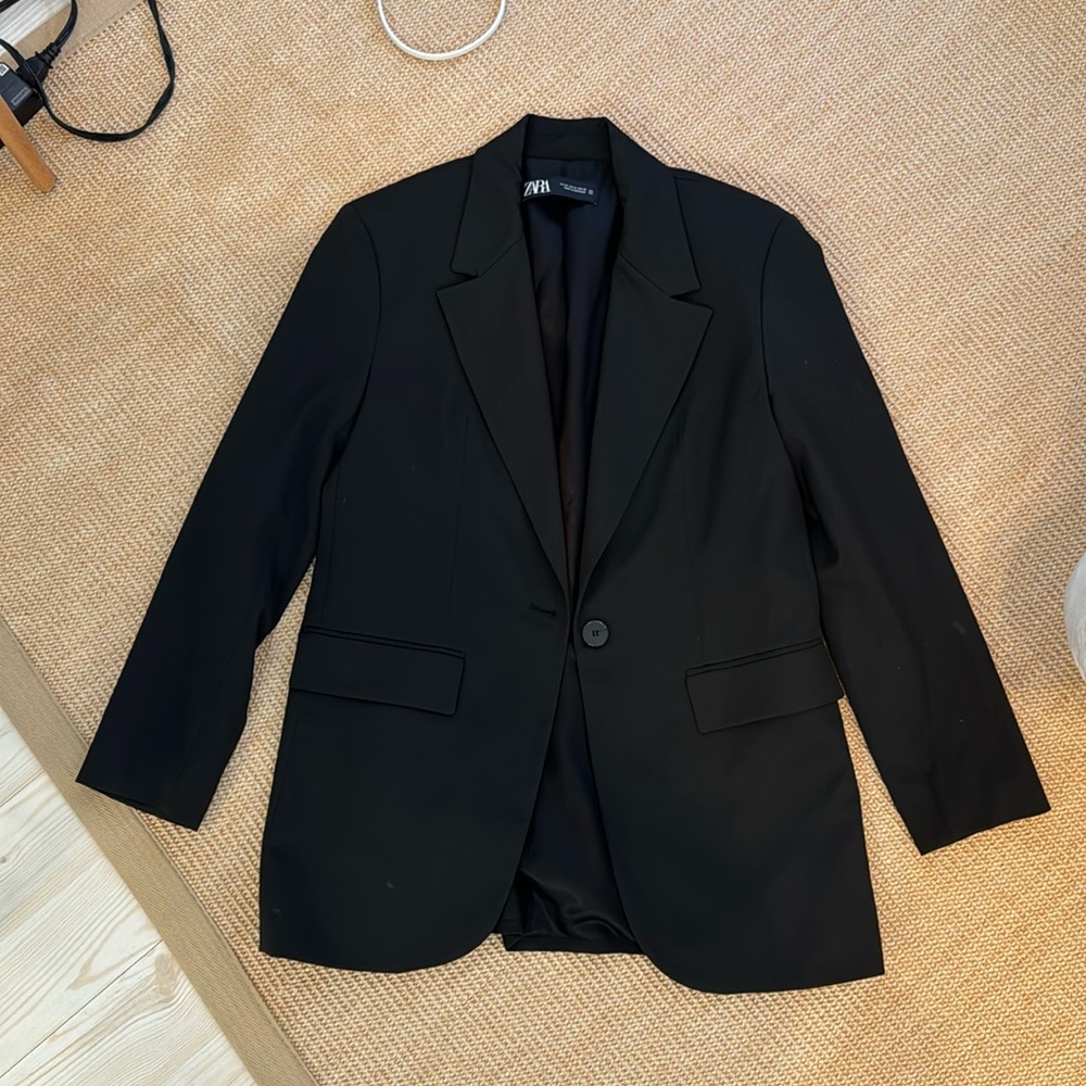 Black Zara blazer